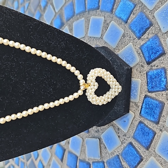 Vintage Faux Pearl  Necklace Heart-Shaped Pendant Barrel Clasp Closure White W O - Picture 4 of 5